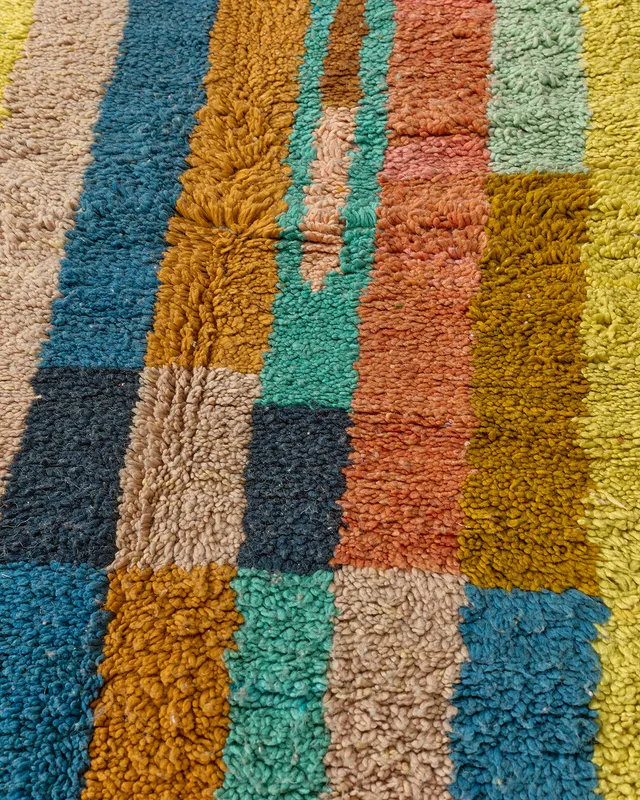 Small Beni w striking colours close-up