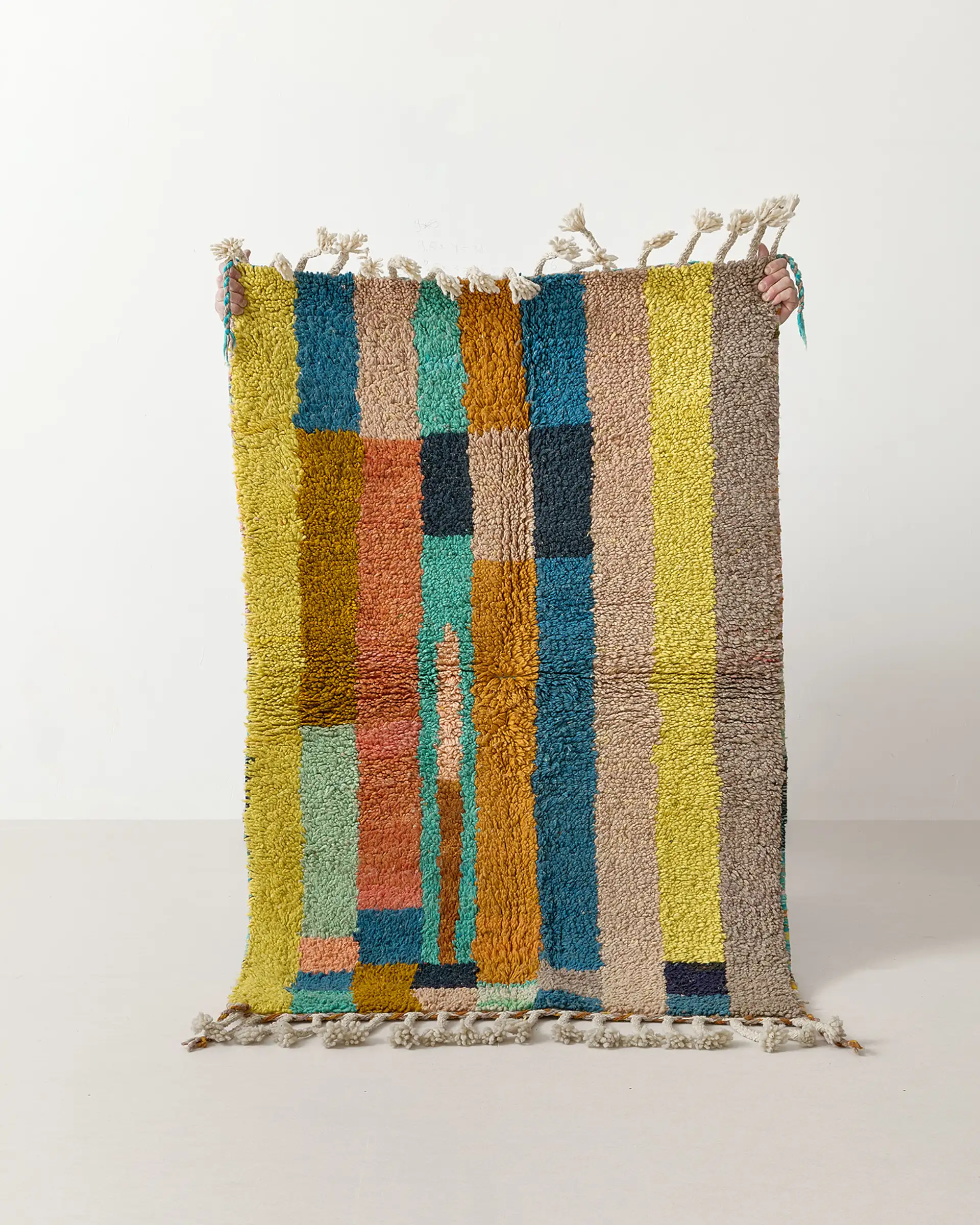 Small Beni w striking colours