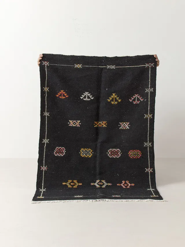 Small black Akhnif