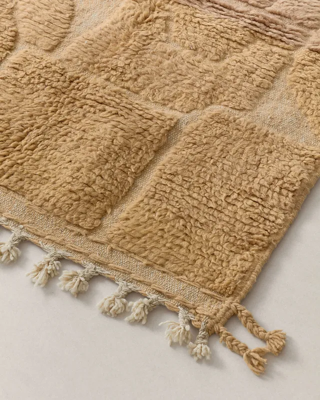 Tiny warm brown labyrinth rug details
