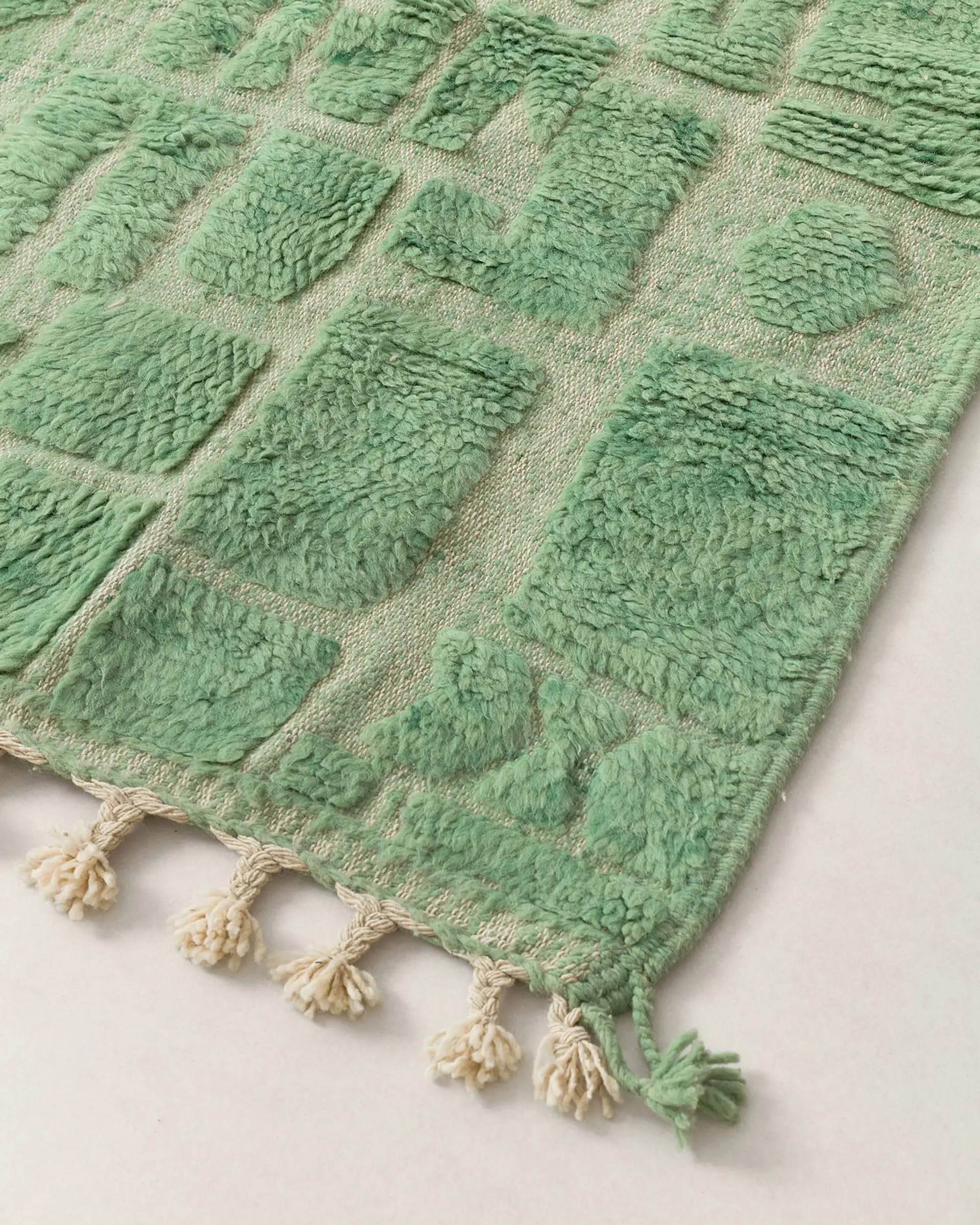 Tiny mint labyrinth rug details