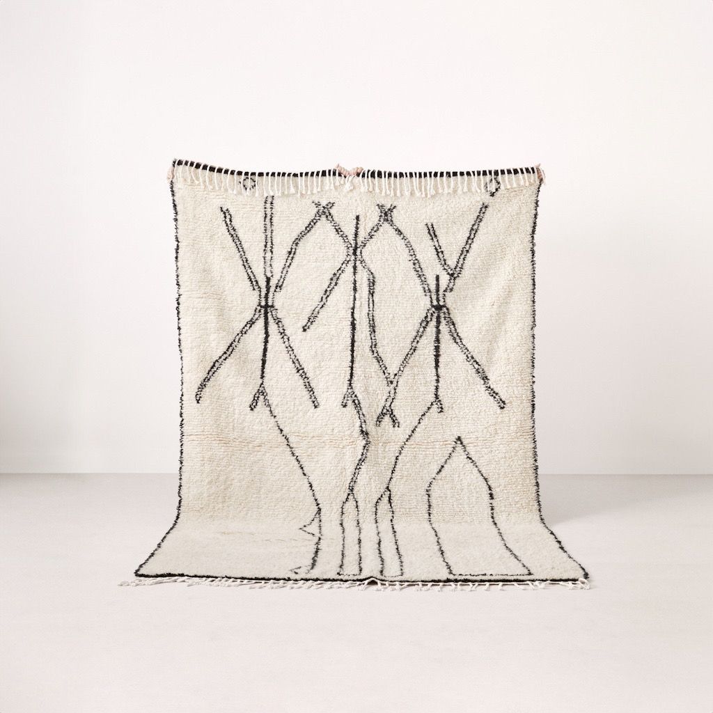 Large rug with abstract line drawings | Abra