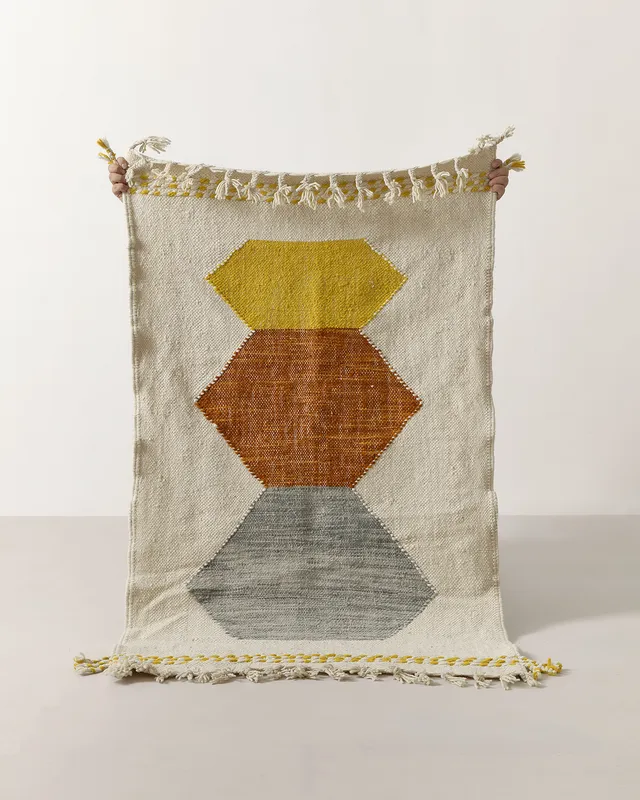 Small Hanbel rug w pebbles