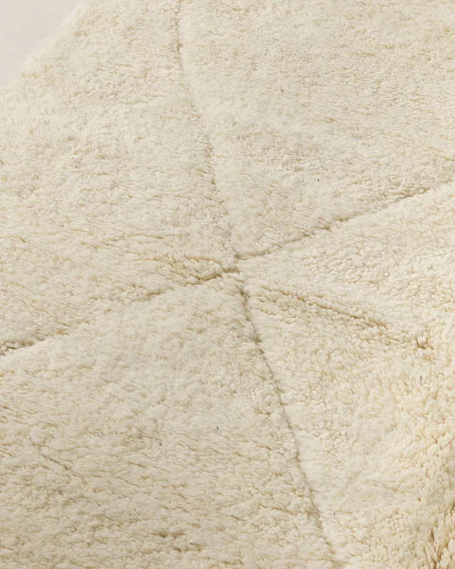Giant Beni with flatwoven diamonds close-up